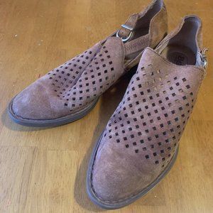 Born Size 7.5 Suede Booties